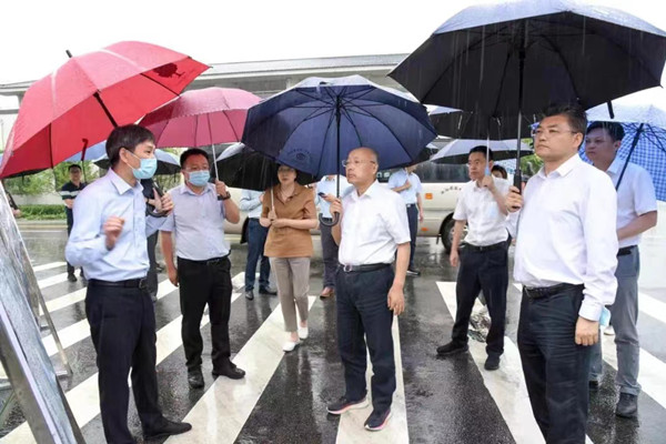 省政协副主席、瓯江流域省级总河长周国辉一行赴腊口污水处理厂污水调研