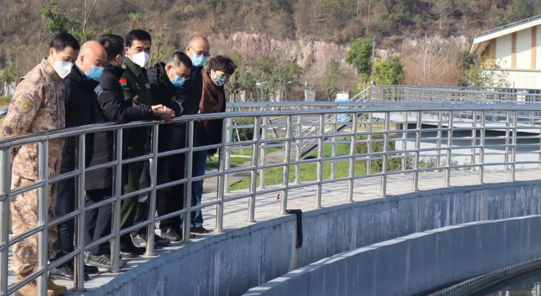 市委常委、丽水军分区政委、瓯江大溪市级河长徐海宁一行来腊口污水厂参观调研