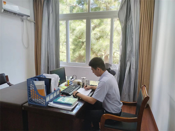 毛浩宇.jpg